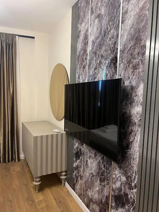 Modern Apartment Near Blloku Tirana 0*,